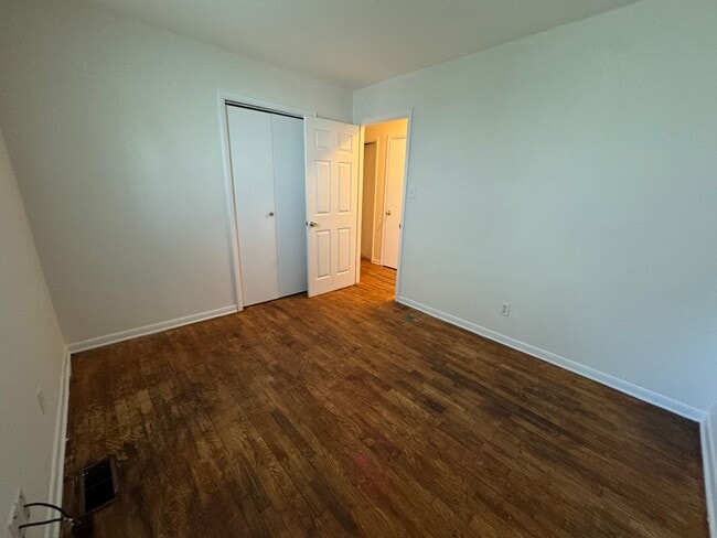 Building Photo - 942 W 33rd St