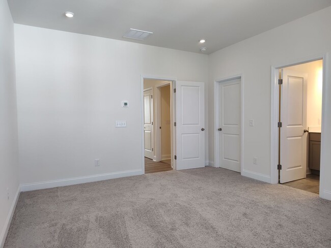 Building Photo - Beautiful Pristine, move-in ready Townhome...