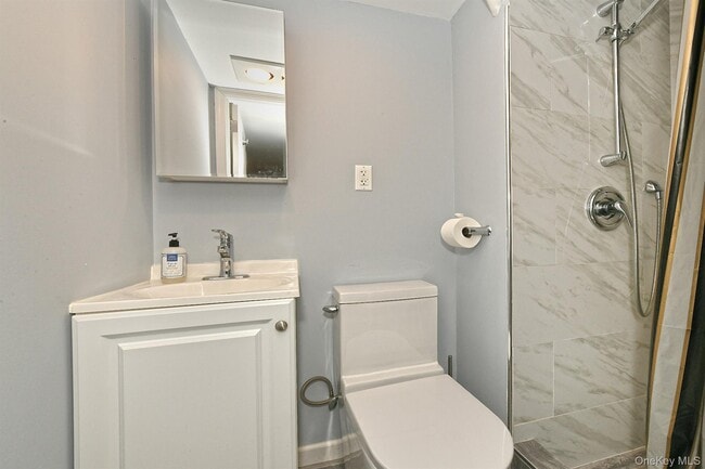 Building Photo - 222-03 Kingsbury Ave