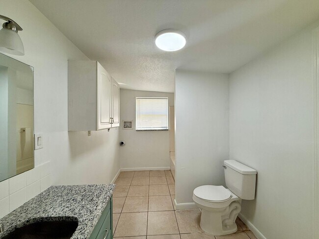 Building Photo - Four Bedroom Bradenton Rental - Large Yard