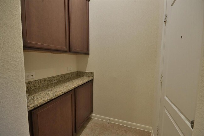 Building Photo - 3643 Cottage Pines Ln