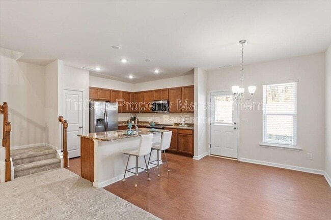 Building Photo - 313 White Oak Ridge Dr