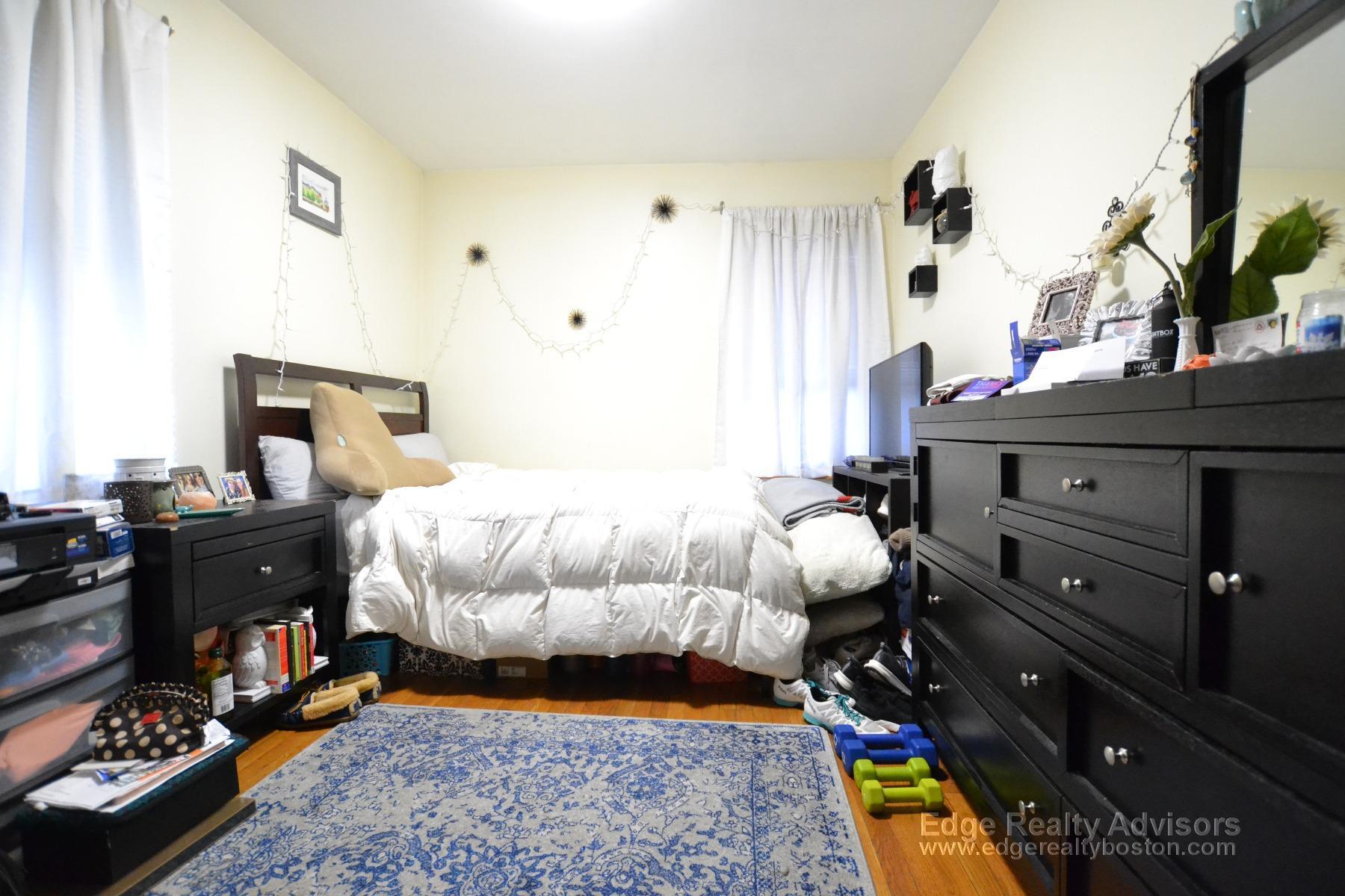 Building Photo - 551 Washington St