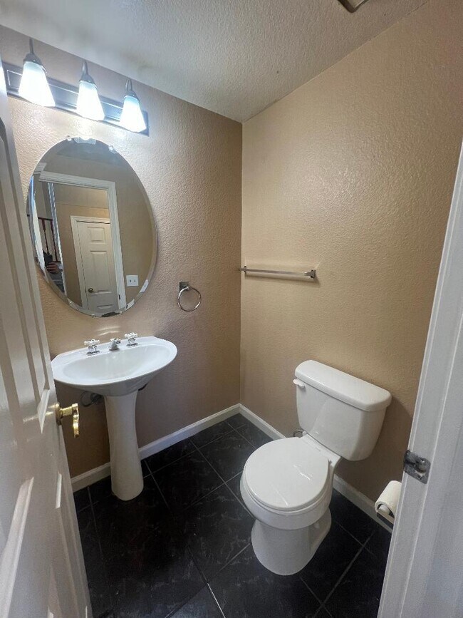 Building Photo - 5016 Perry Way