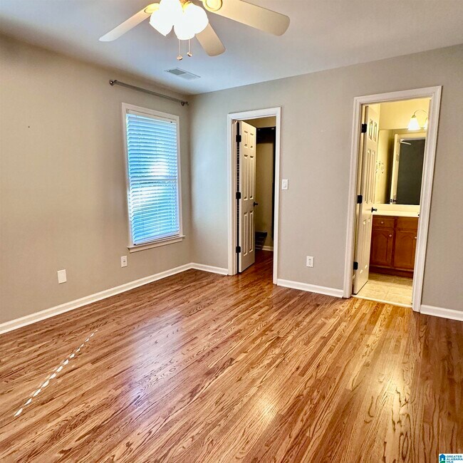 Building Photo - 5982 Valley Way