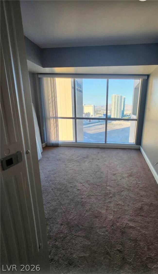 Building Photo - 2700 S Las Vegas Blvd