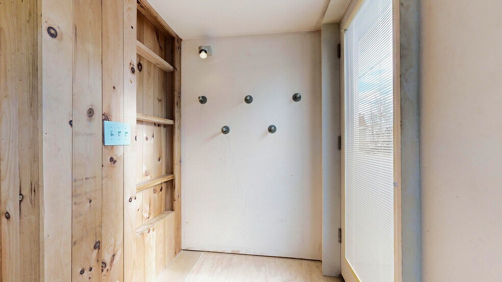 Building Photo - 42 Evergreen Ave