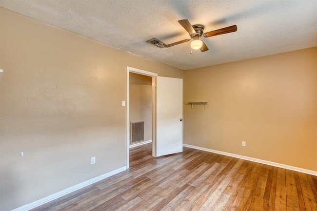 Building Photo - 4840 Arthur Ln