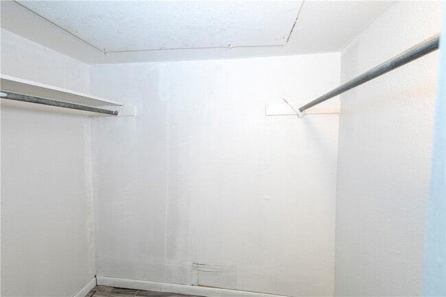 Building Photo - 5030 Meandering Ln