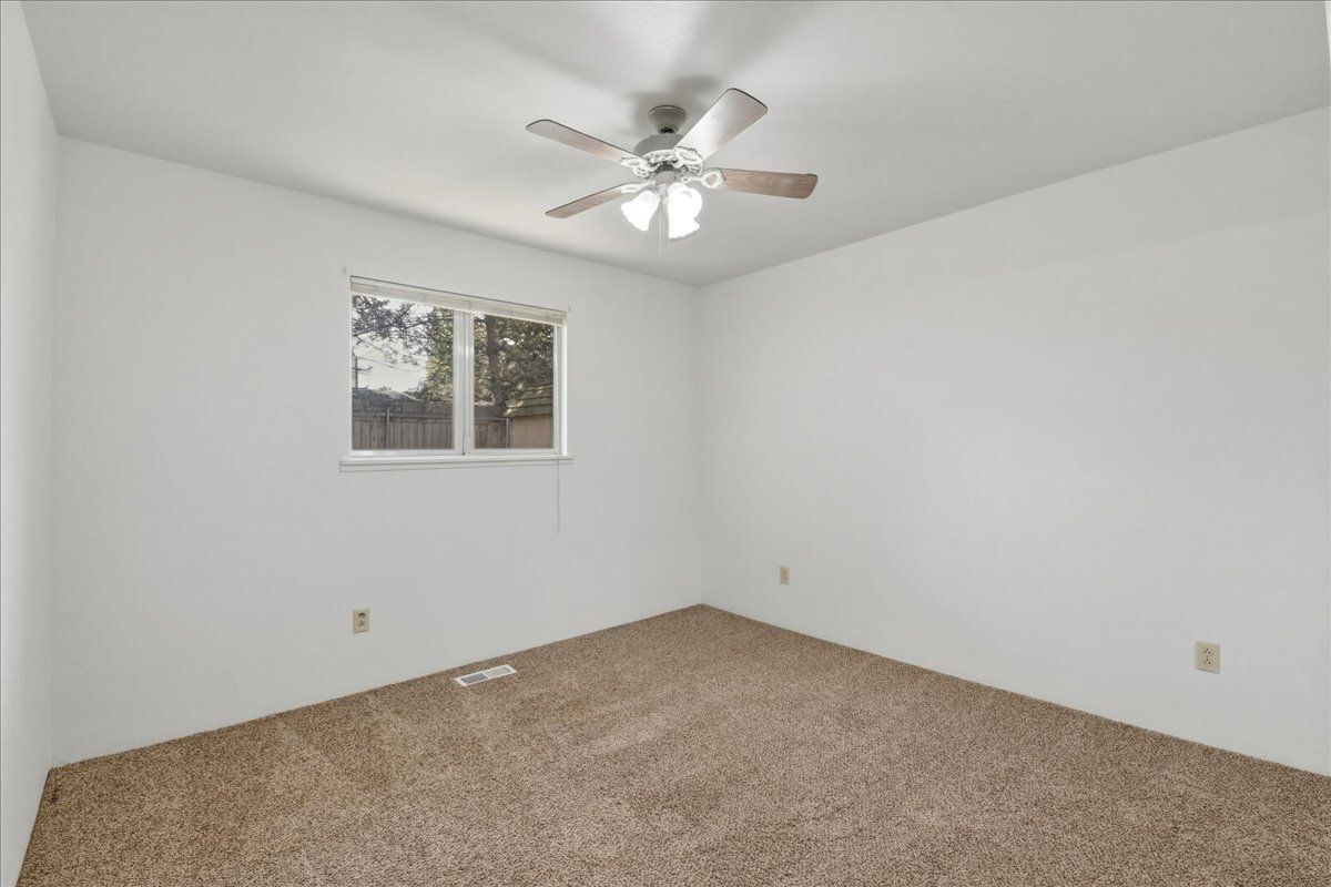 Building Photo - 117 N Homedale Ave