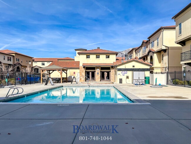 Building Photo - Spectacular 3 bed 2.5 bath in Highland