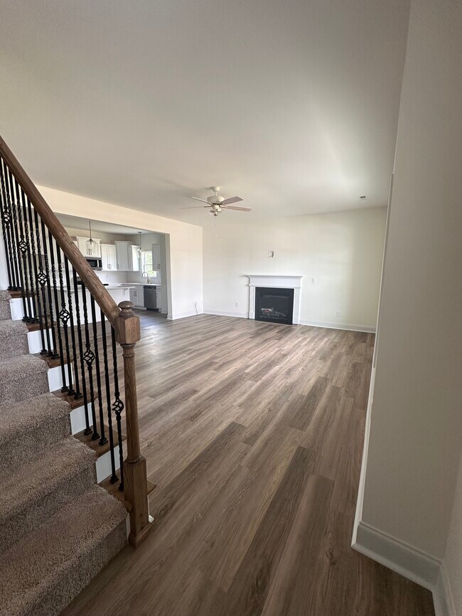 Building Photo - 341 Edwinstowe Ave