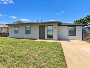 Building Photo - 3107 Merrill Ave