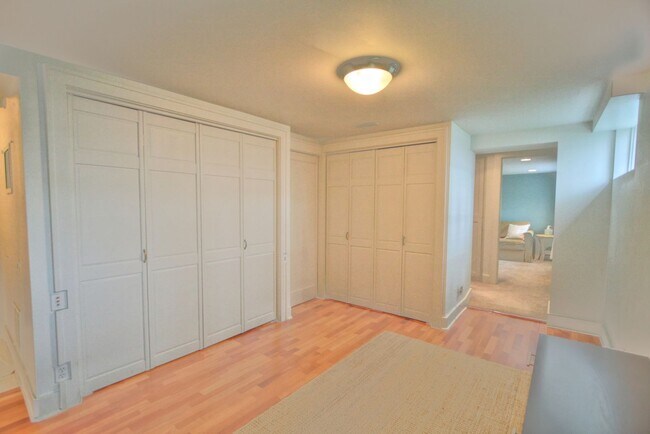 Building Photo - 4Bd/2Ba Seattle House