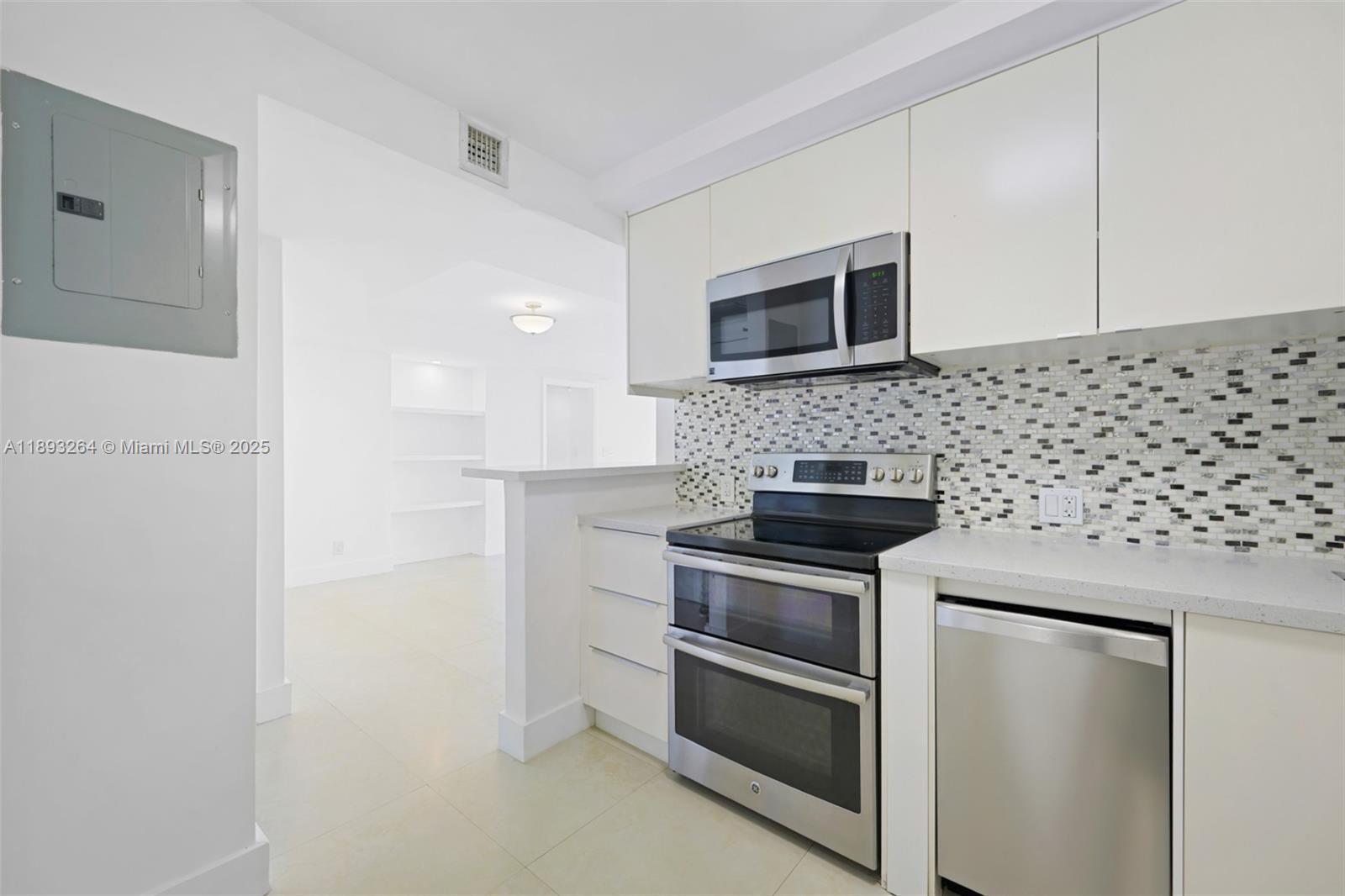 Building Photo - 20301 W Country Club Dr