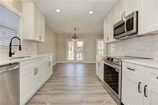 Building Photo - 637 Wedgewood Dr