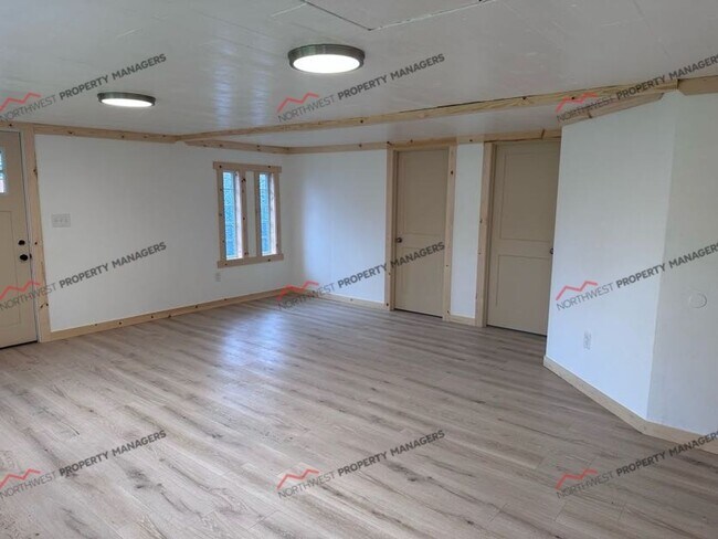 Building Photo - R58