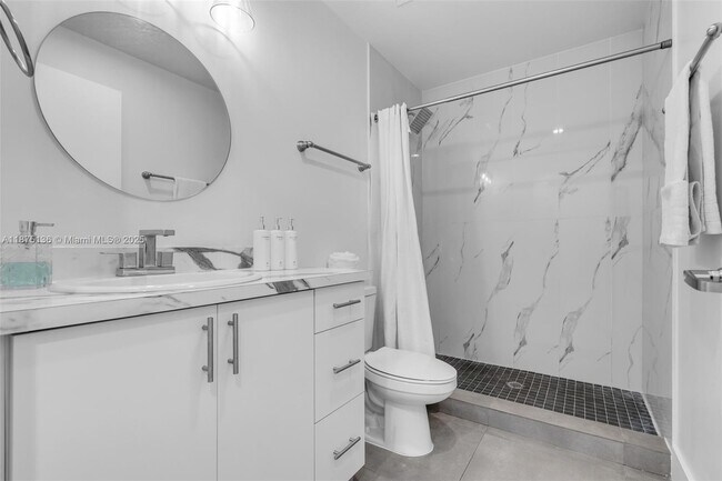 Building Photo - 645 Palmetto Dr