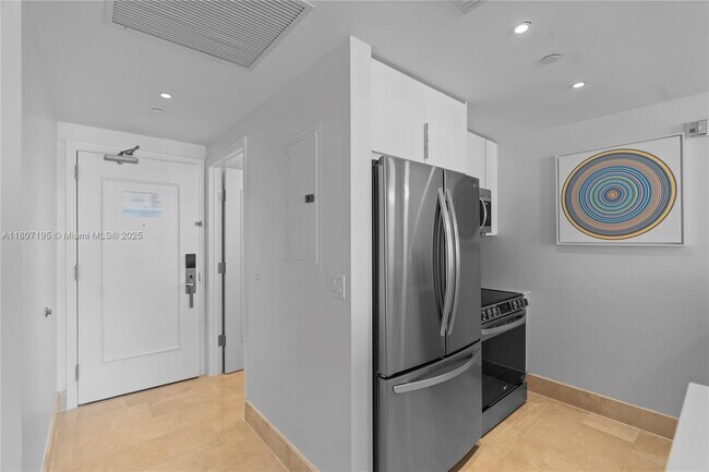 Building Photo - 4401 Collins Ave