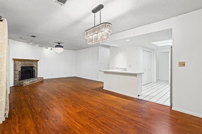 Building Photo - 2205 Surrey Ct