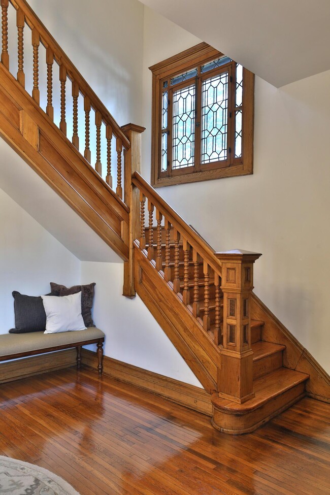 Building Photo - 398 W 5th Ave