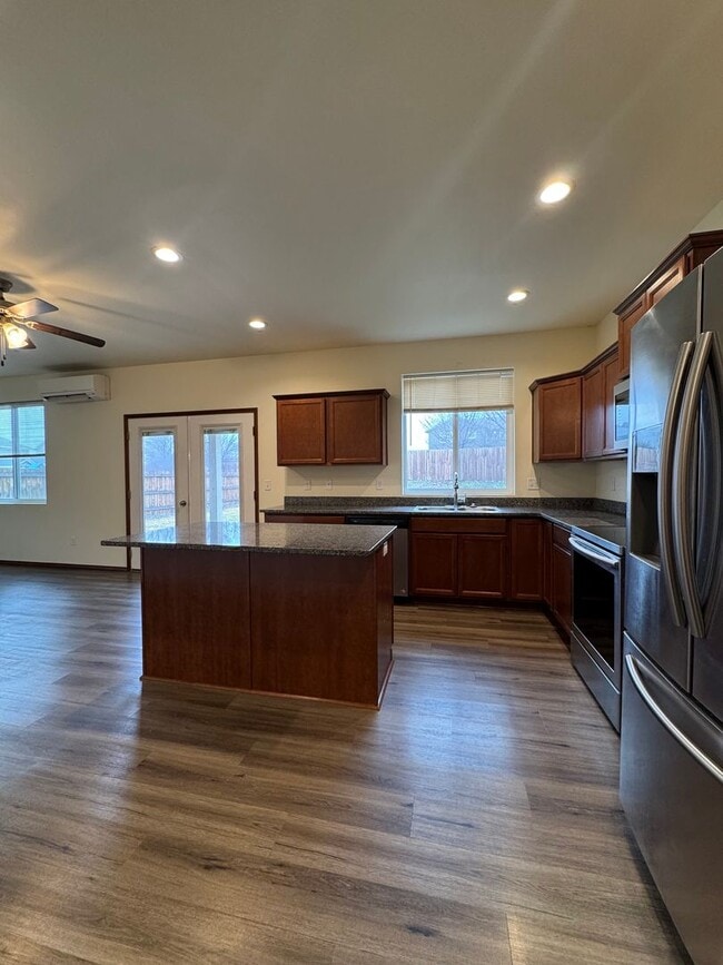 Building Photo - Spacious 5-Bedroom Home with Fenced Yard & Oversized Garage