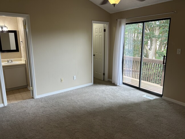 Building Photo - 3508 Parkwood Ave