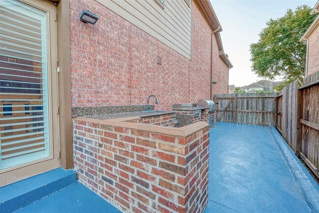 Building Photo - 1419 Kyle Hill Ln