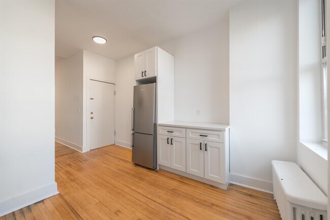 Building Photo - 529 Park Ave