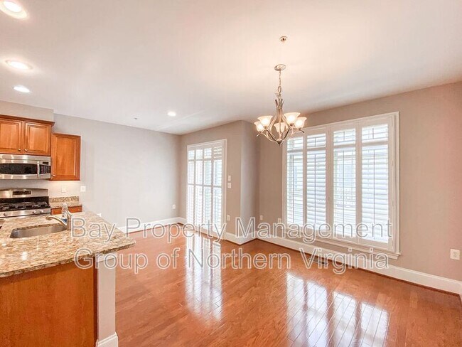 Building Photo - 4336 N Henderson Rd