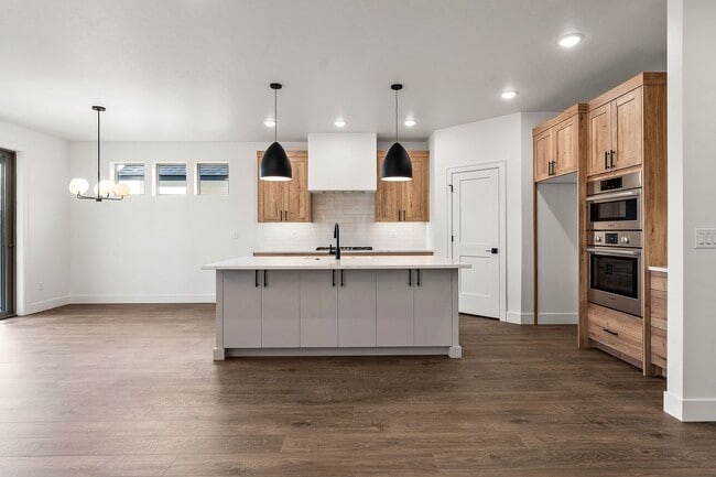 Building Photo - 1806 N Black Elm Ln