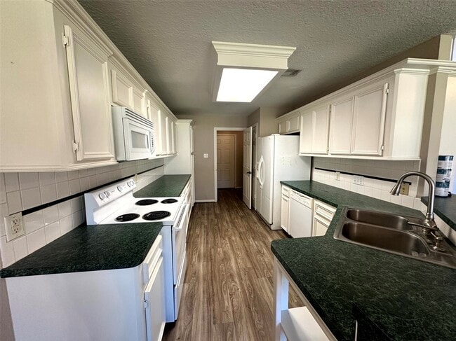 Building Photo - 14870 Cetus Ct