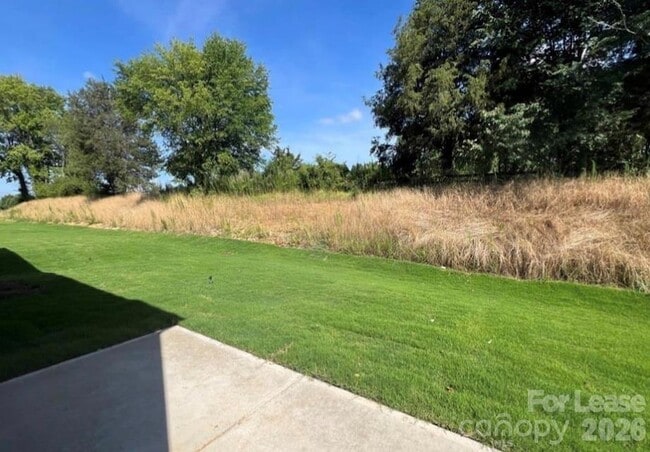 Building Photo - 1924 Vanderlyn St