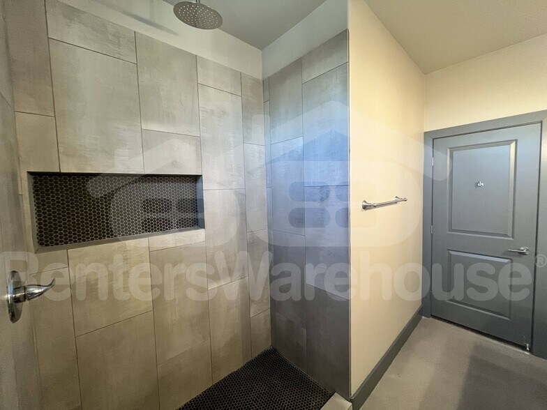 Building Photo - 1437 E Roosevelt St