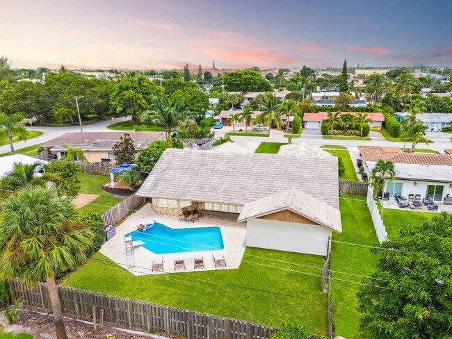 Building Photo - 1006 SE 6th St