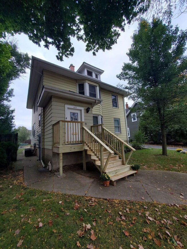 Building Photo - 407 S Hough St