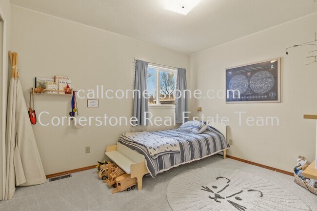 Building Photo - 8640 Boxelder Dr