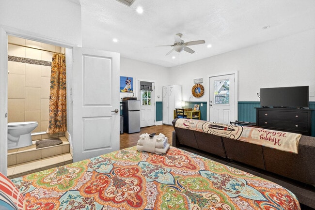 Building Photo - 2705 N Poplar Ave