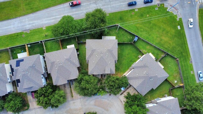 Building Photo - 8763 Thistlemoor Ln