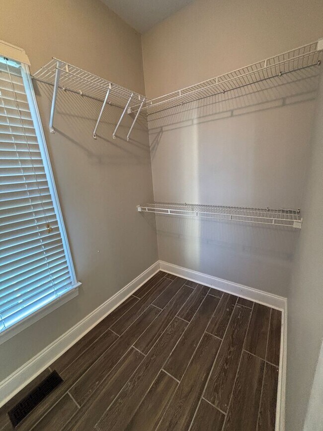 Building Photo - 522 Saint Helene Ct