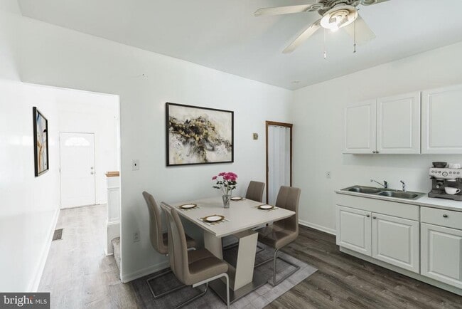 Building Photo - 724 Moyer St