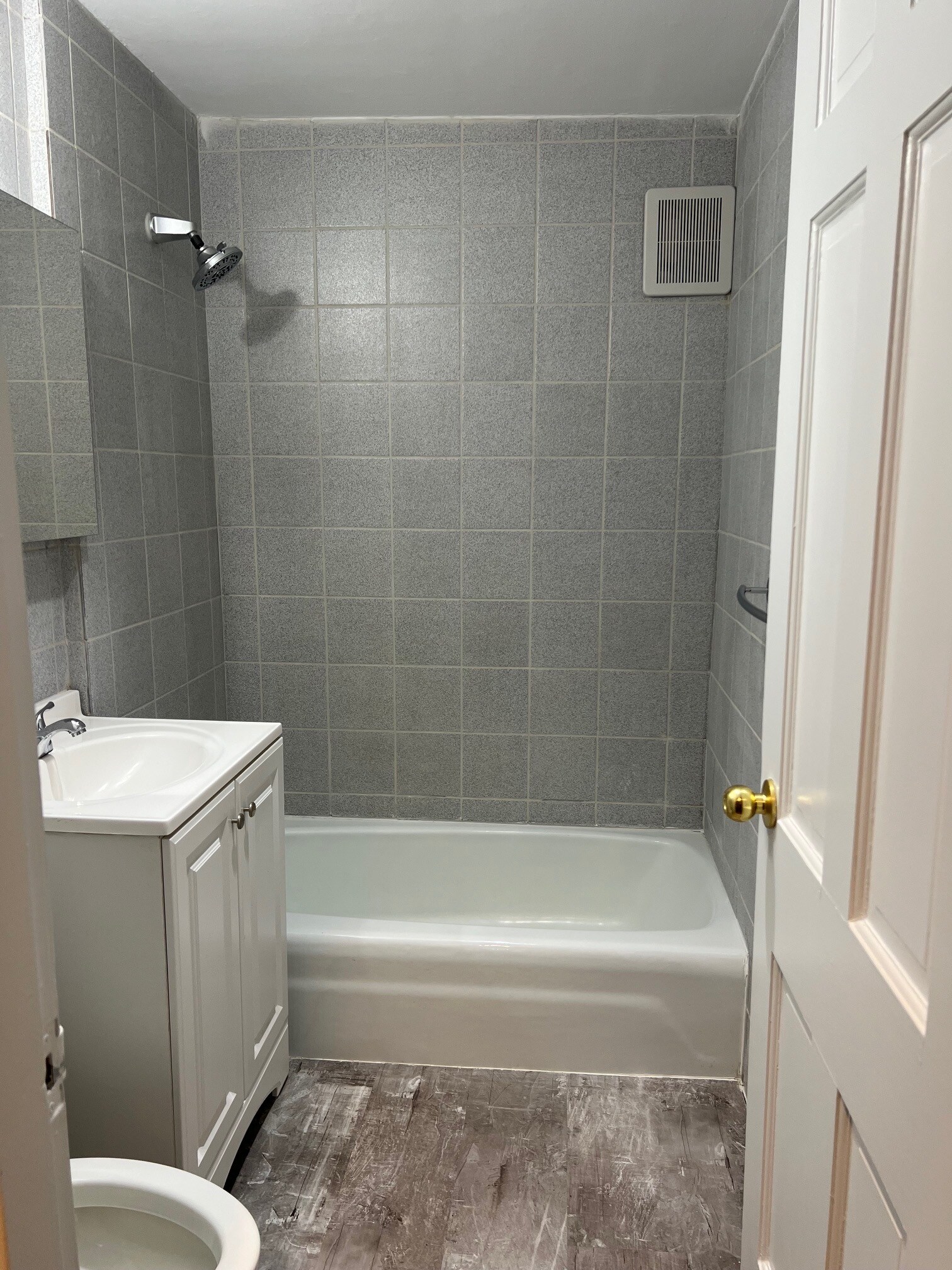 Full Bath - 85 Appleton St