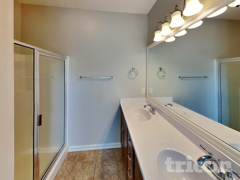 Building Photo - 6429 Sunnywood Dr