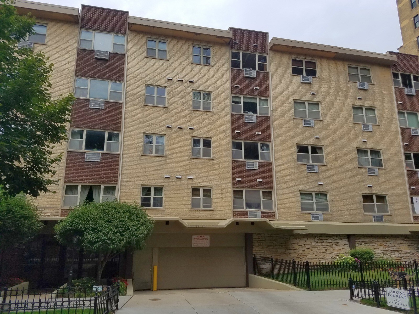 Building Photo - 420 W Aldine Ave