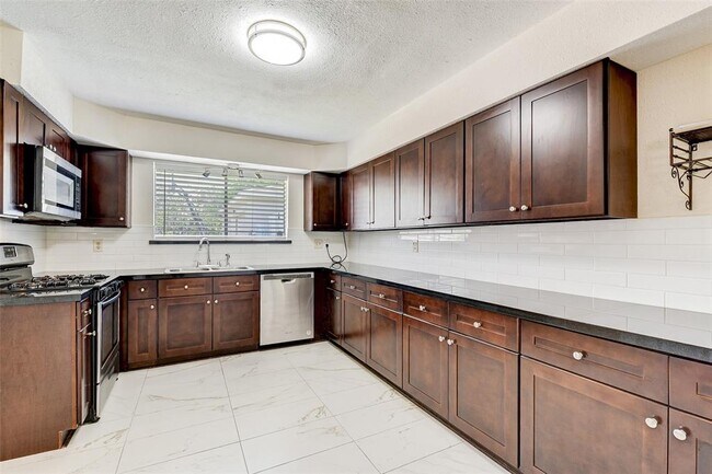Building Photo - 10526 Huntington Way Dr