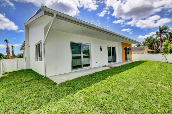 Building Photo - Single Family Home in Boca Raton