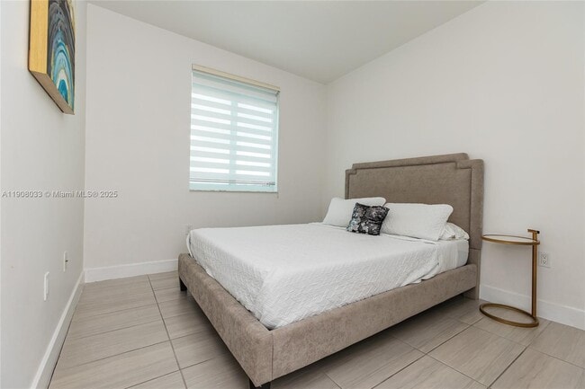 Building Photo - 6401 NW 103rd Pl