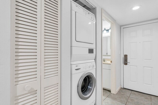 Building Photo - 600 Neapolitan Way