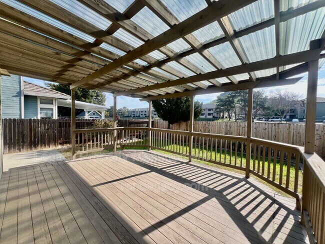 Building Photo - 2750 Parkview Terrace