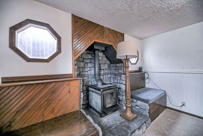 Building Photo - 4-Bedroom Home Near CSU | Fenced Yard & 2-Car Garage